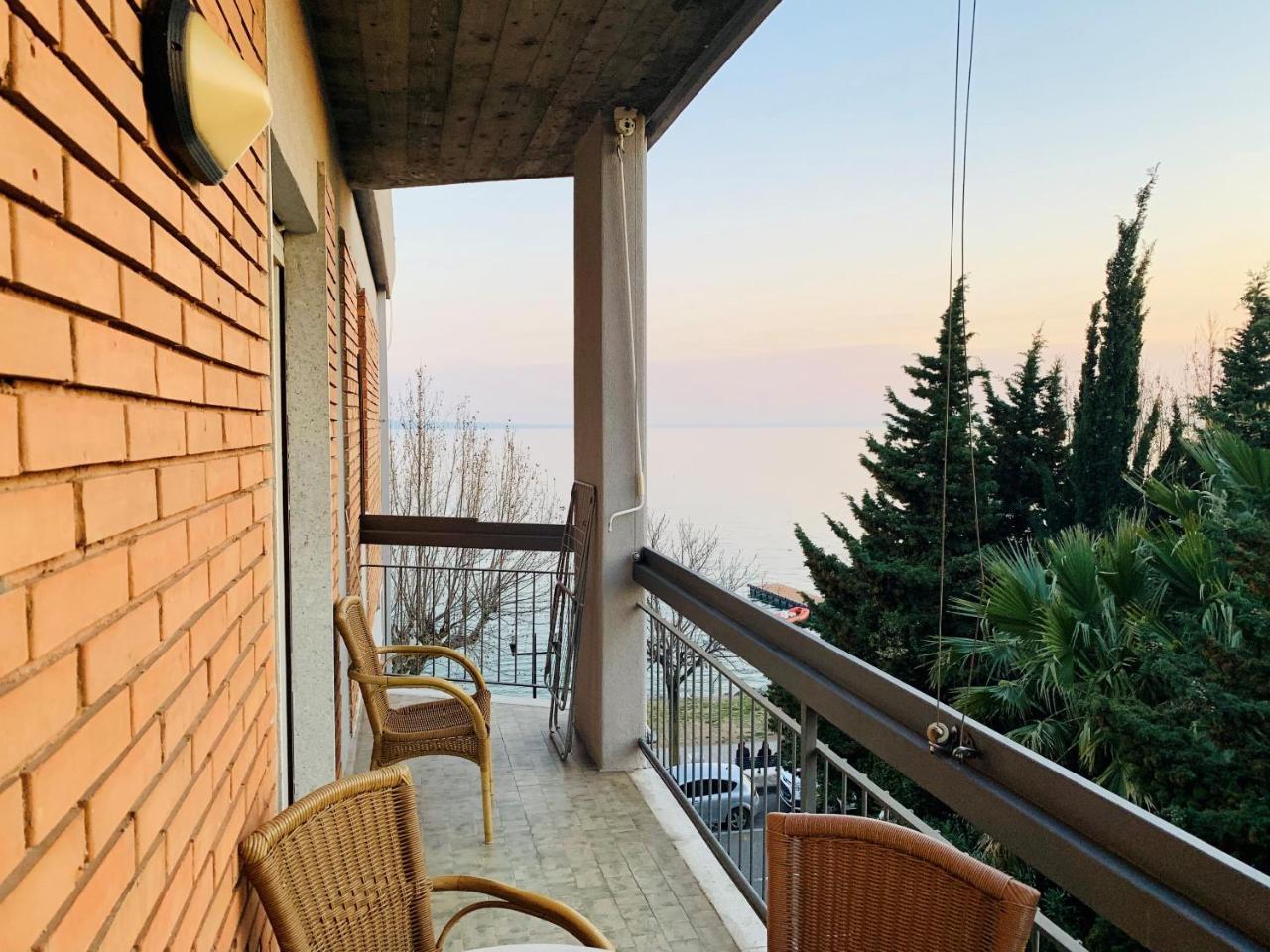 Front Lake Apartment Bardolino Eksteriør bilde